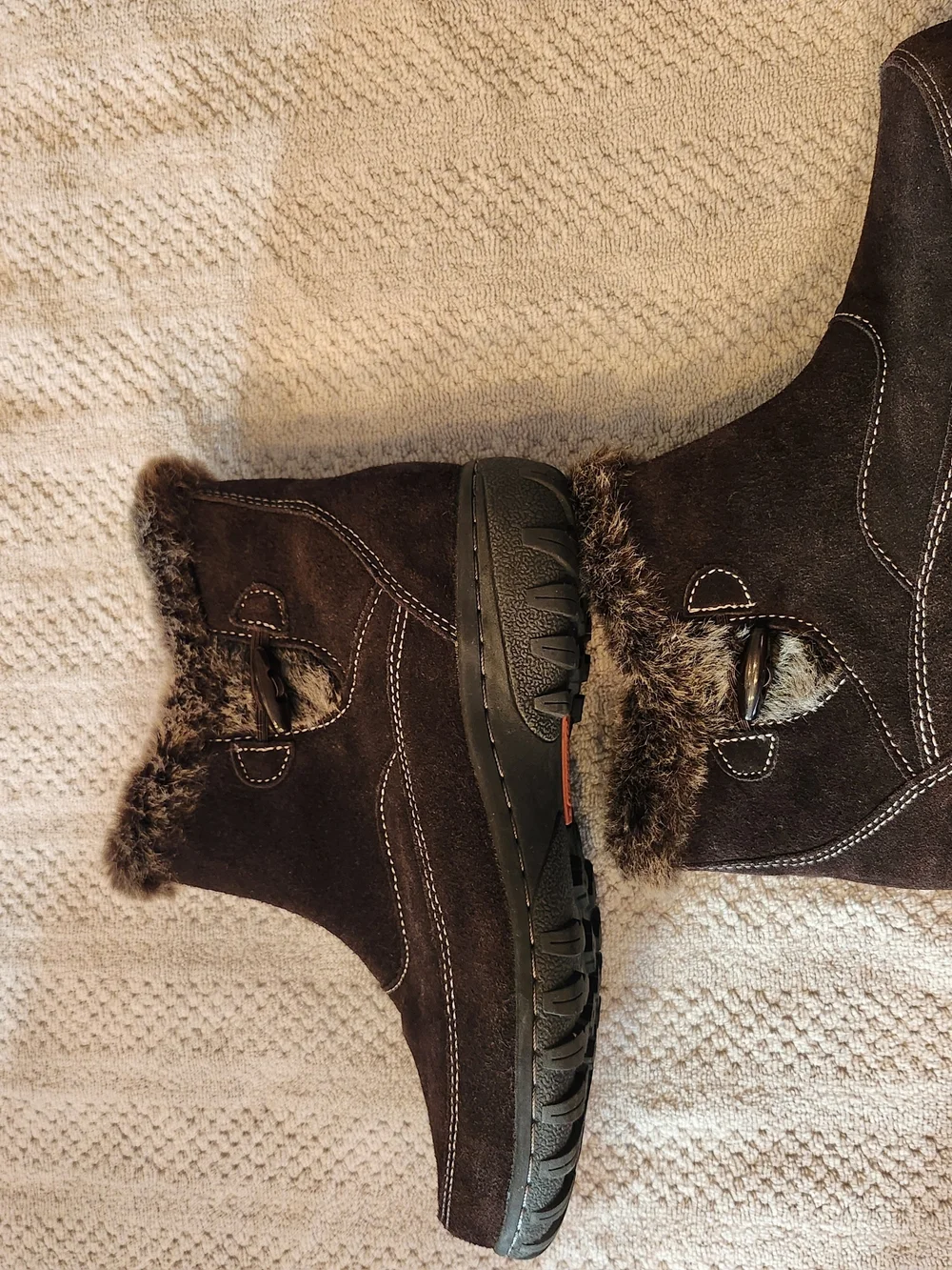Khombu sole pairs fur